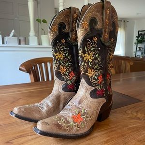Sterling River leather floral cowgirl/cowboy boots. Size 7.5. Worn with love.